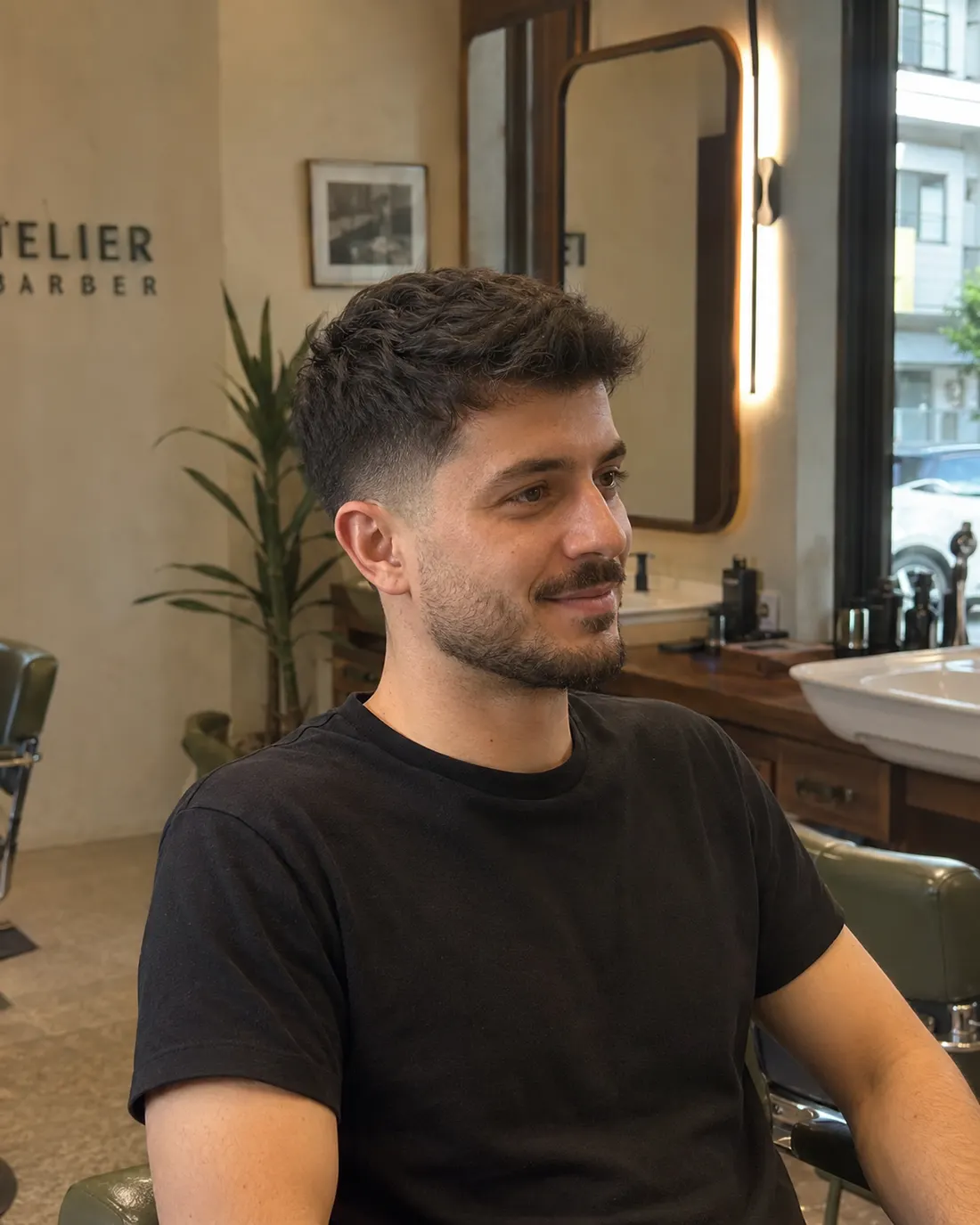 Bitmiş kesim: dokulu üst, alçak fade